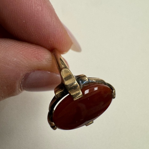 10K yellow gold and carnelian gemstone ring - Picture 13 of 13